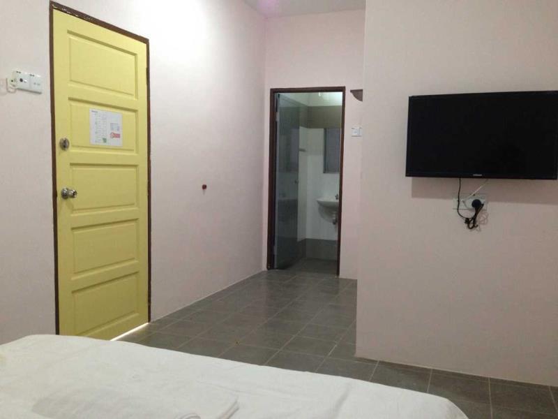 First Guest House Куантан Екстериор снимка